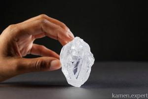 Алмаз — самый твердый минерал Из чего состоит алмаз